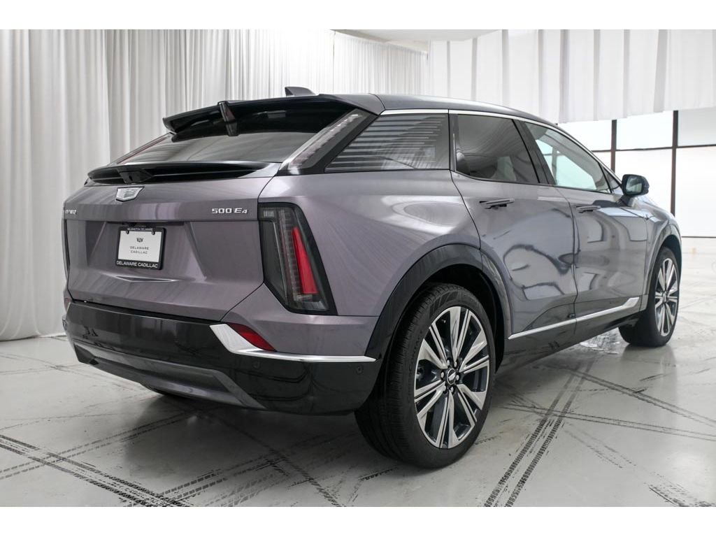 New 2026 Cadillac Optiq Luxury 2 image 7