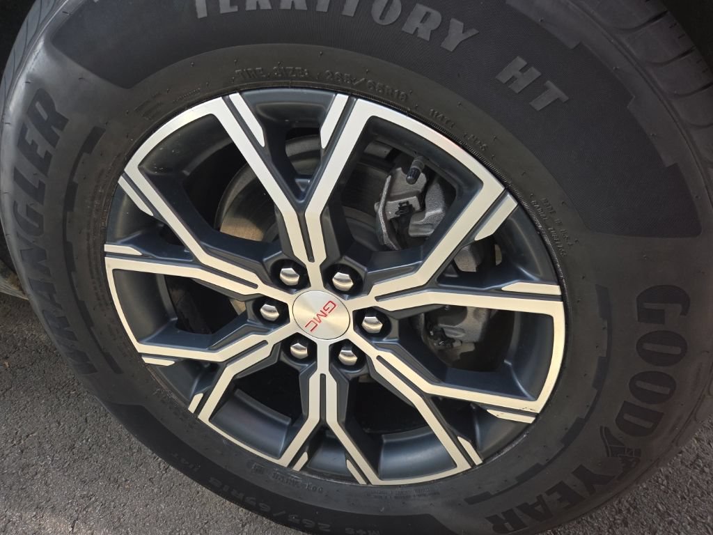 Used 2025 GMC Acadia AT4 AWD/4WD image 4