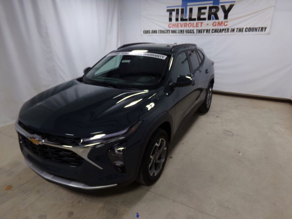 New 2025 Chevrolet Trax LT w/ Driver Confidence Package image 3