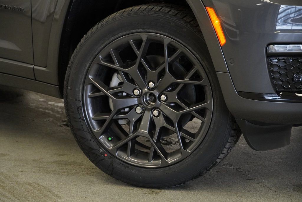 New 2025 Jeep Grand Cherokee L Summit w/ Obsidian Package image 4