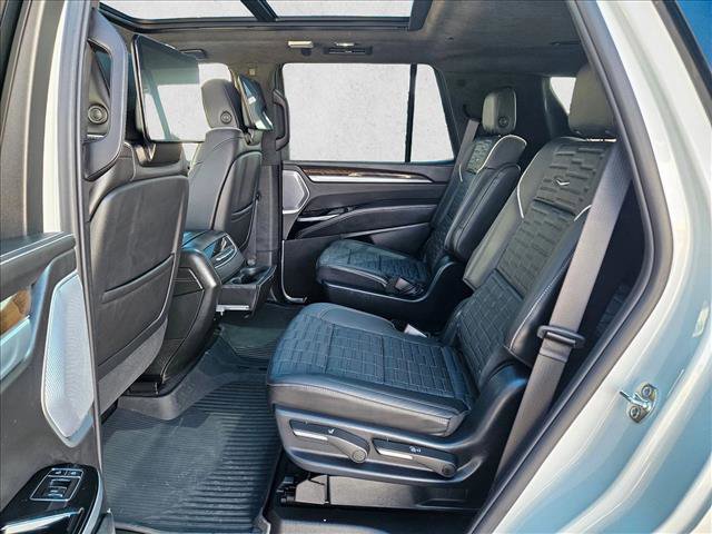 Used 2025 Cadillac Escalade Sport Platinum w/ LPO, Floor Liner Package AWD/4WD image 21