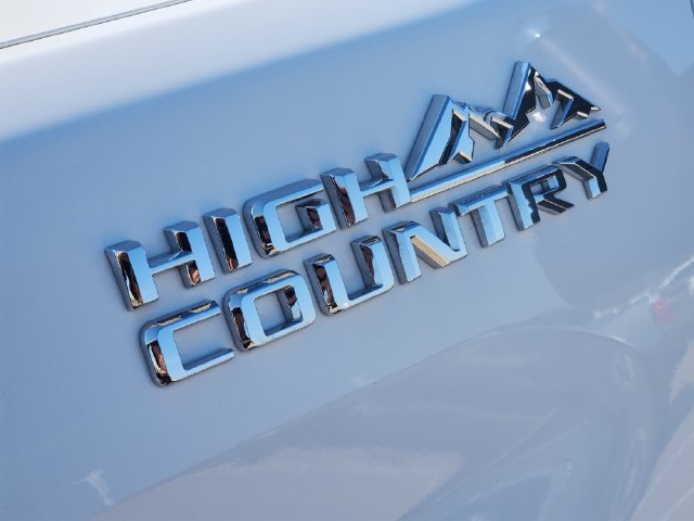 Used 2025 Chevrolet Silverado 2500 High Country w/ Technology Package AWD/4WD image 9