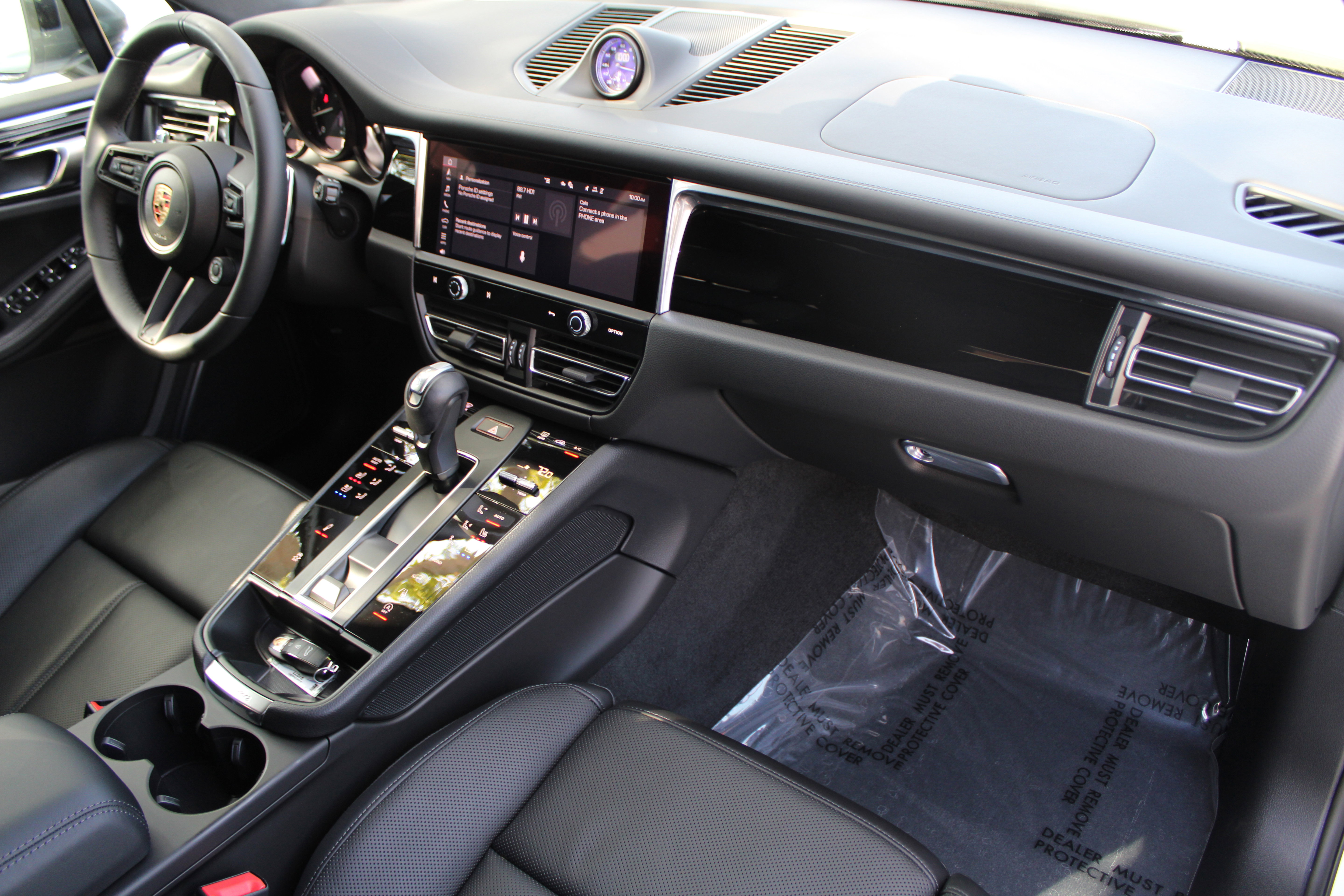 Certified 2025 Porsche Macan Turbo image 33