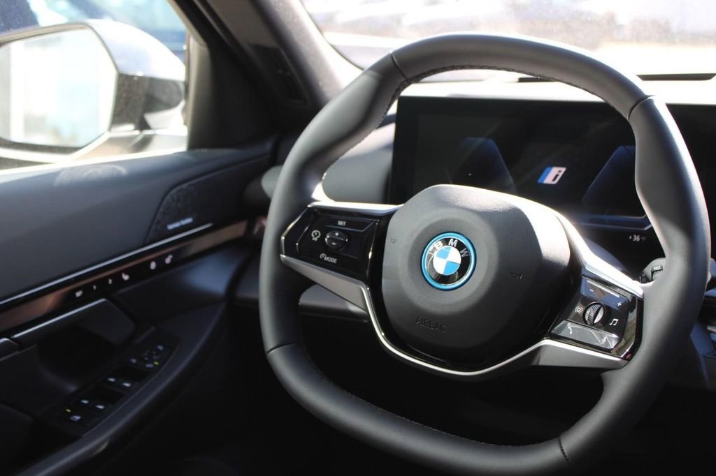 Used 2024 BMW i5 eDrive40i w/ Premium Package RWD image 9