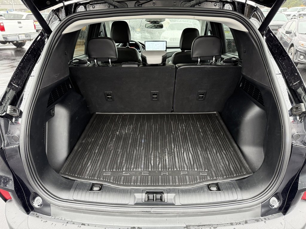 Certified 2023 Ford Escape SE w/ PHEV Premium Package image 7