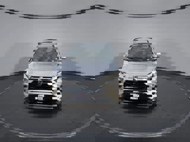 Used 2024 Toyota RAV4 SE image 3