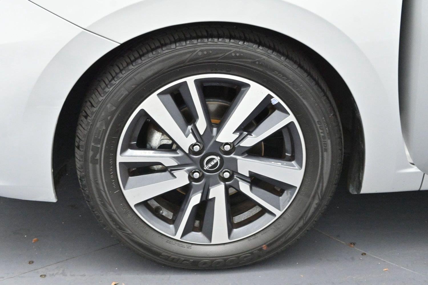 Used 2023 Nissan Versa SV FWD image 32