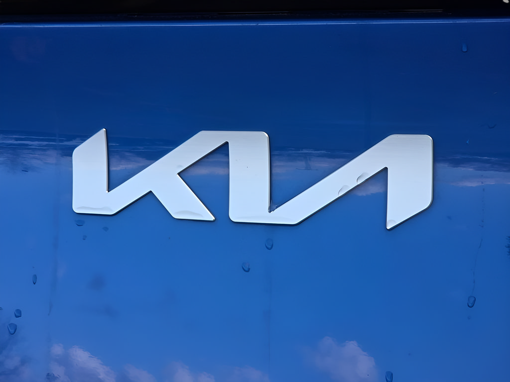 Used 2026 Kia Sportage EX FWD image 37