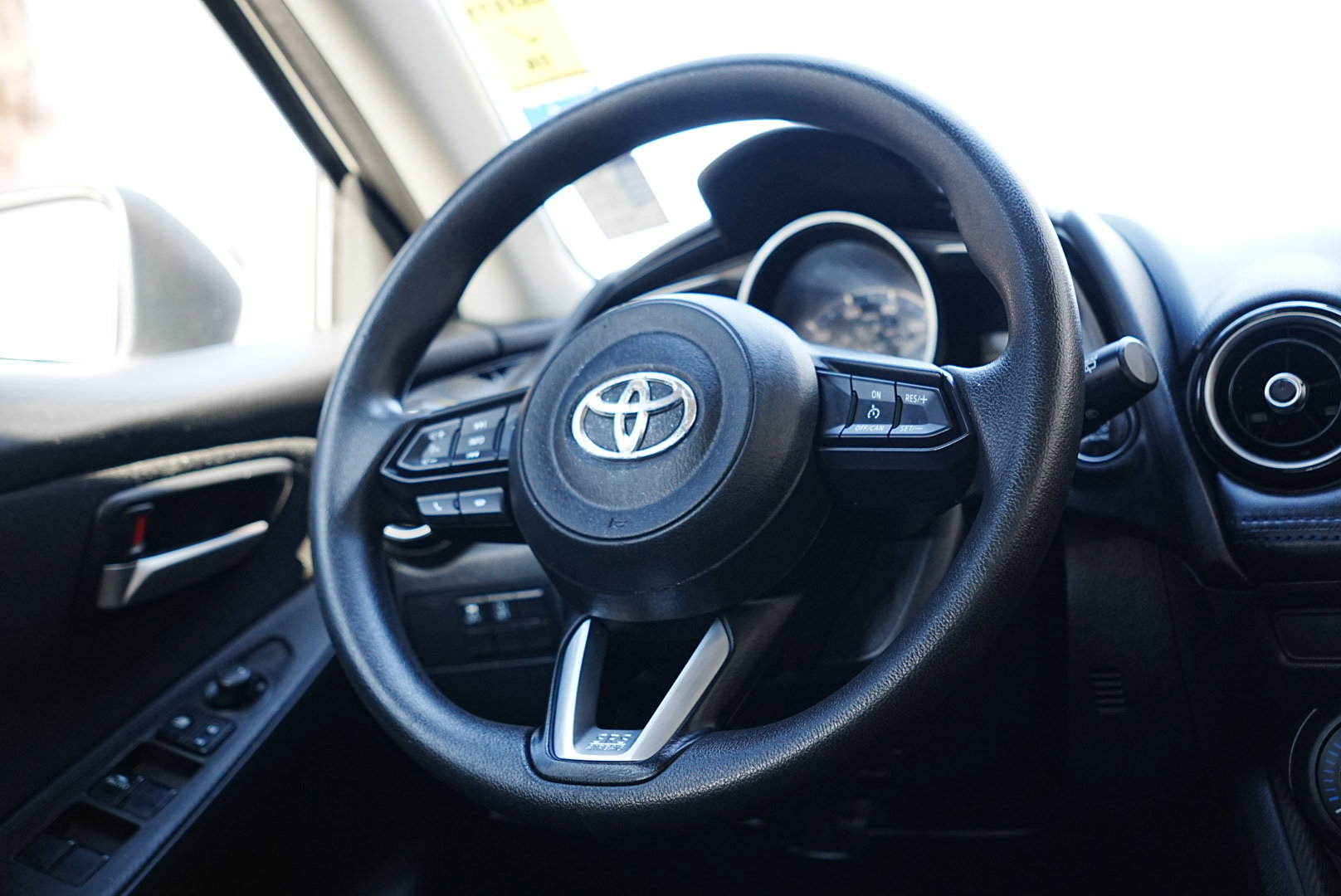 Used 2020 Toyota Yaris LE image 18