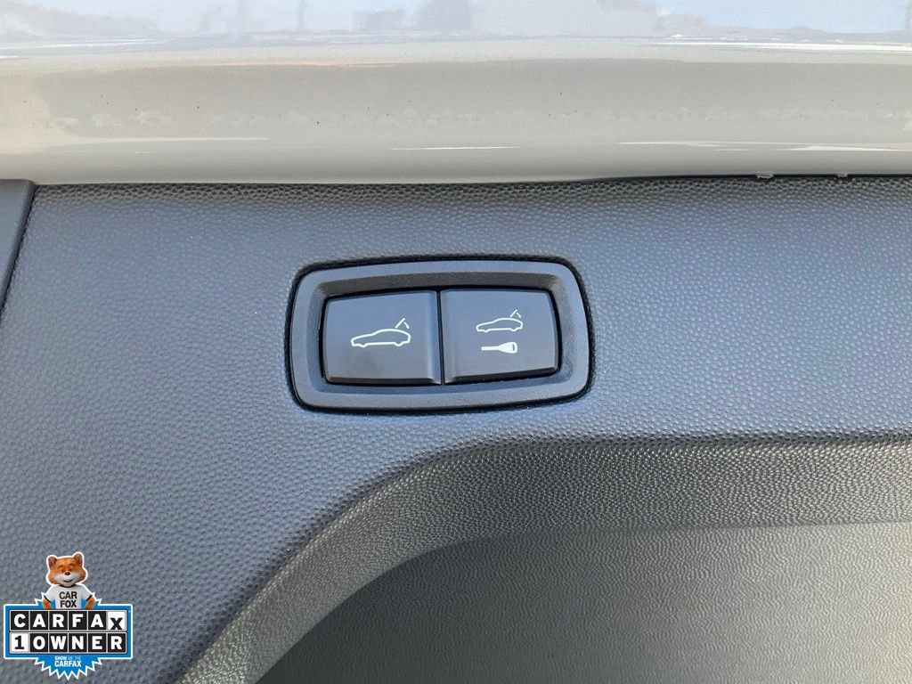 Used 2025 Porsche Macan 4S Electric AWD/4WD image 10