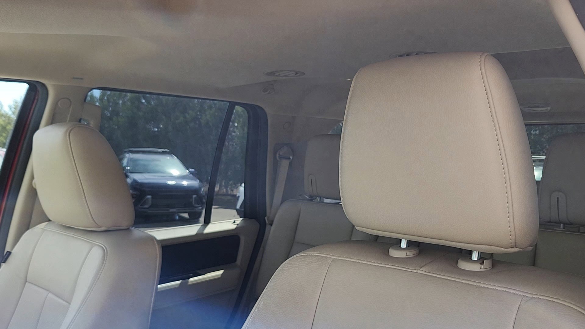 Used 2017 Ford Expedition XLT w/ Equipment Group 202A AWD/4WD image 9