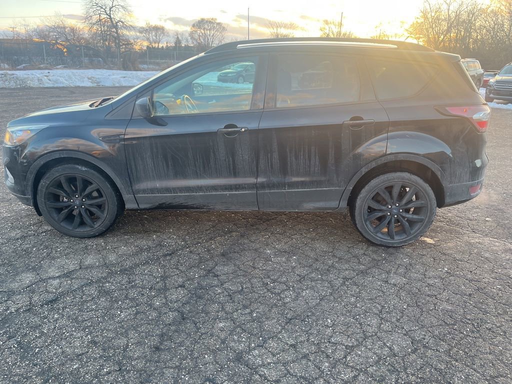 Used 2017 Ford Escape SE w/ Equipment Group 201A image 8
