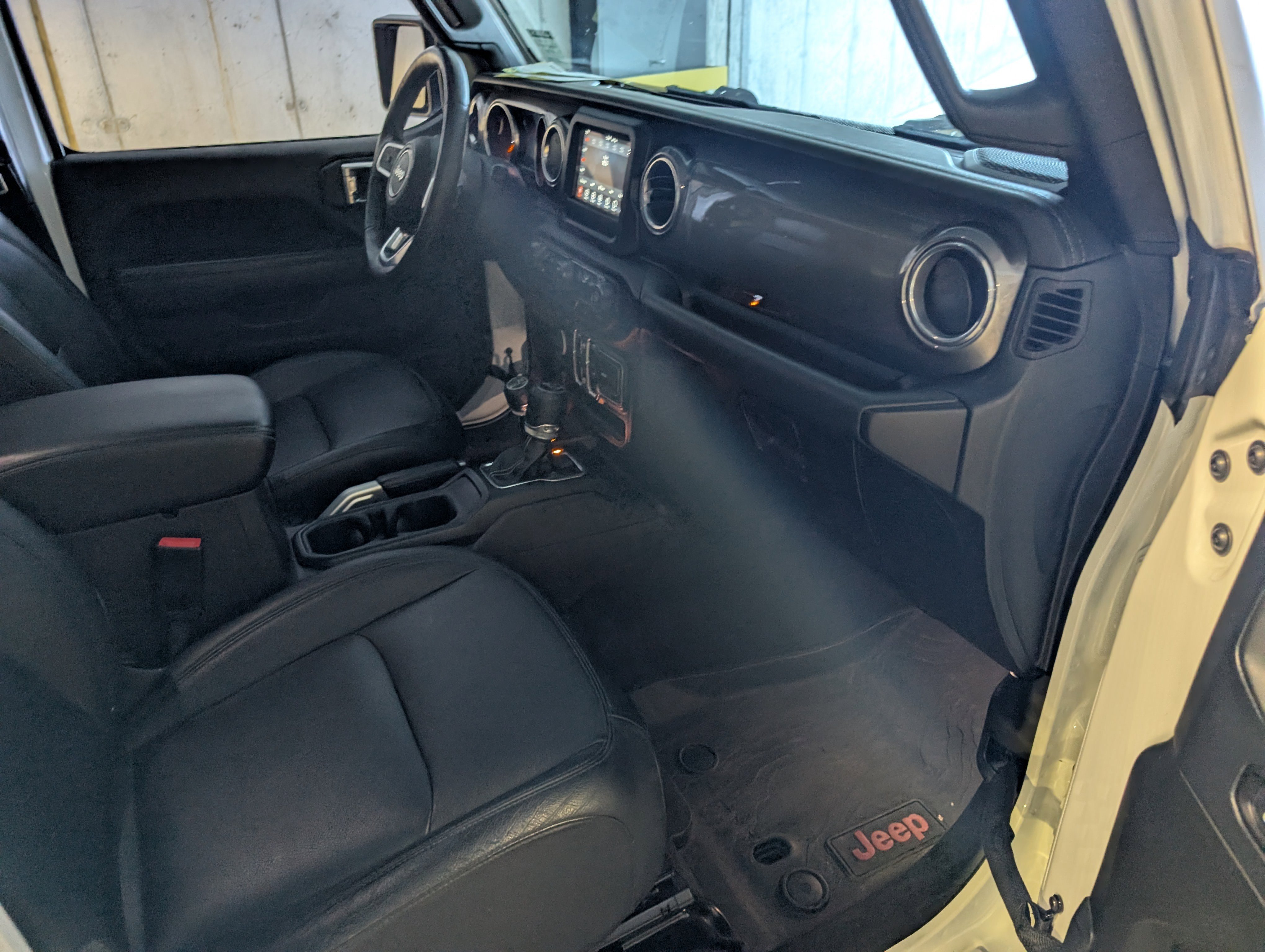 Used 2018 Jeep Wrangler Unlimited Sahara image 20