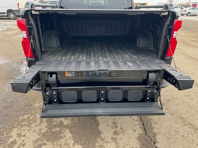 Used 2022 Chevrolet Silverado 1500 High Country w/ Technology Package image 29
