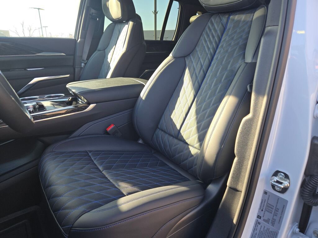 New 2026 Cadillac Escalade IQ Luxury 1 w/ LPO, Floor Liner Package AWD/4WD image 25