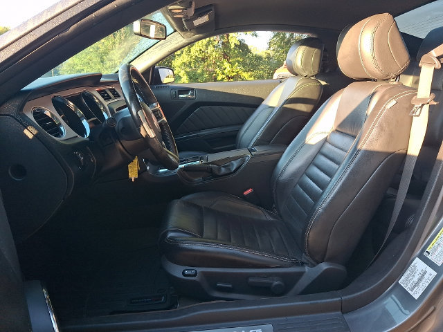 Used 2013 Ford Mustang GT Premium w/ Security Pkg RWD image 13