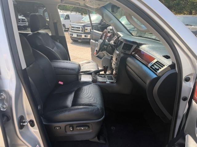 Used 2013 Lexus LX 570 4WD image 39