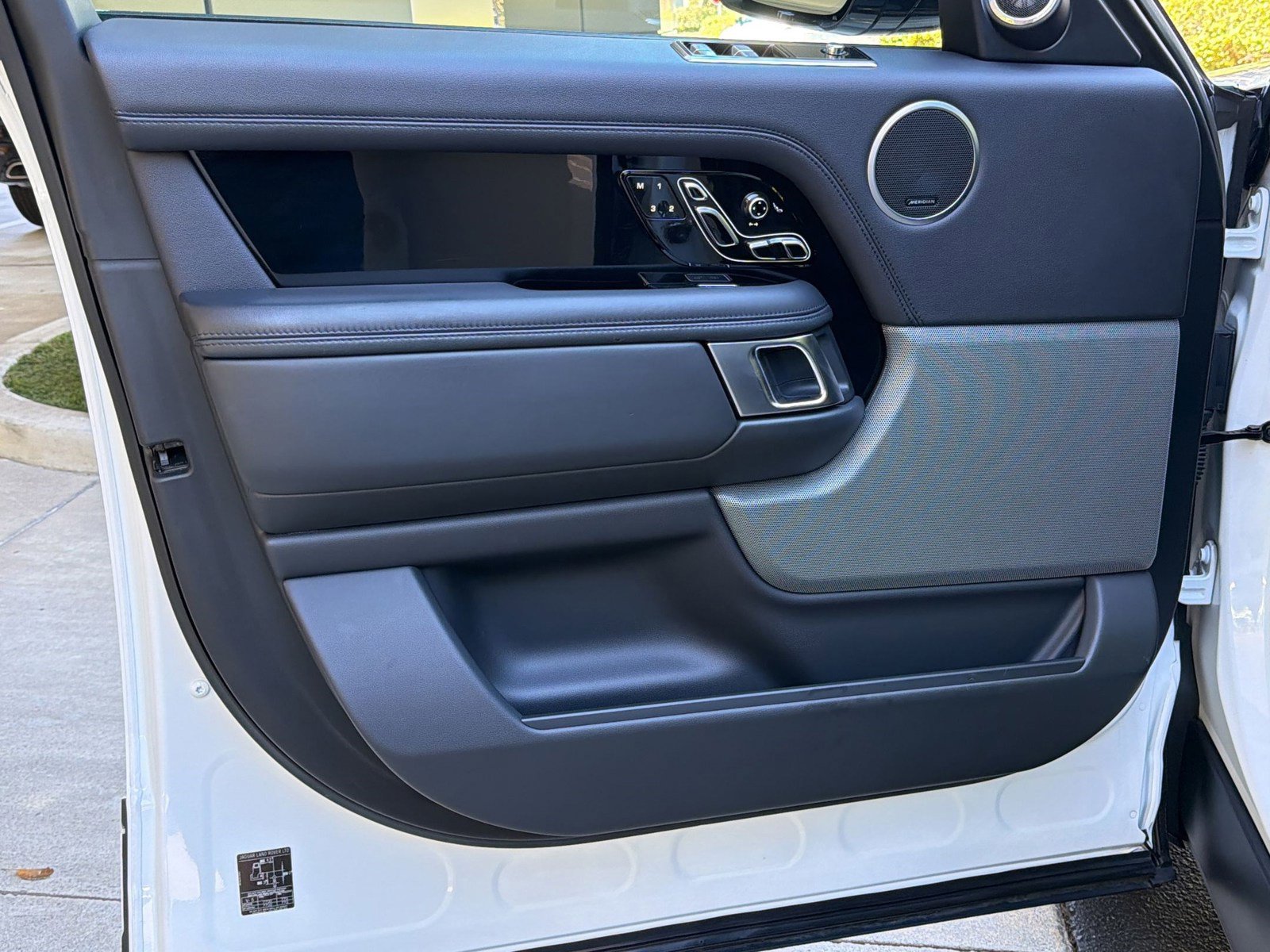 Used 2018 Land Rover Range Rover HSE image 14