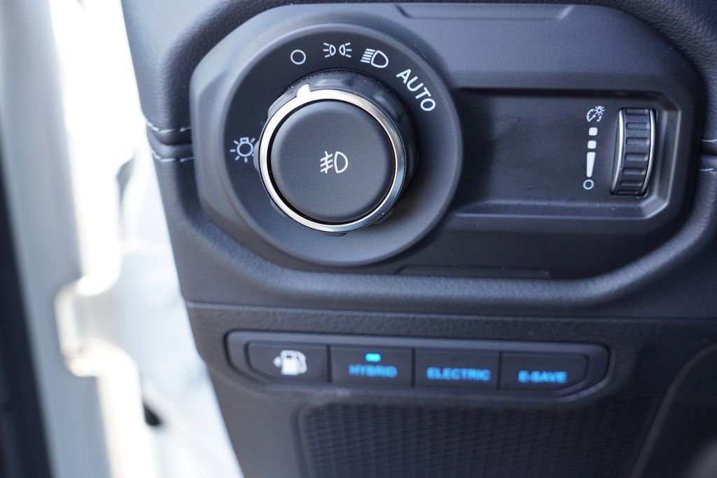 Certified 2025 Jeep Wrangler Unlimited Sahara w/ Safety Group image 21