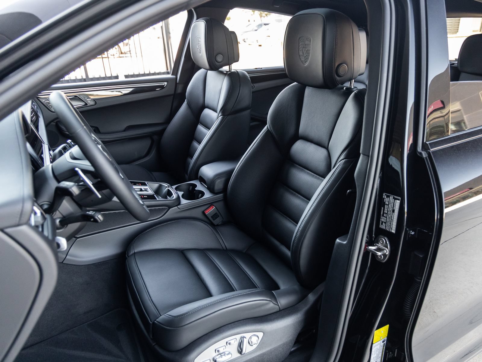 Certified 2026 Porsche Macan S AWD/4WD image 5