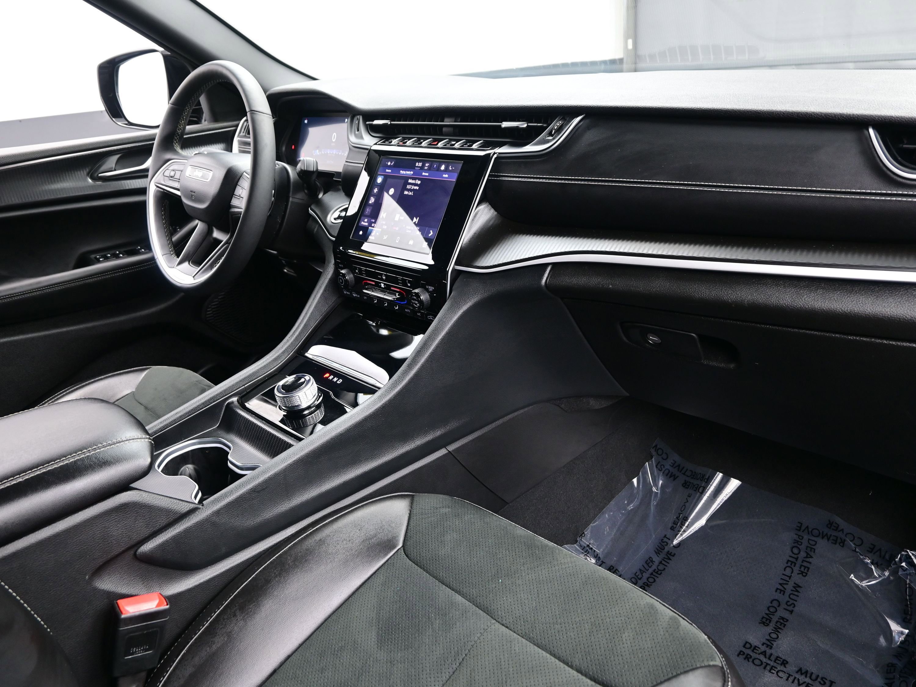 Used 2025 Jeep Grand Cherokee L Altitude image 14