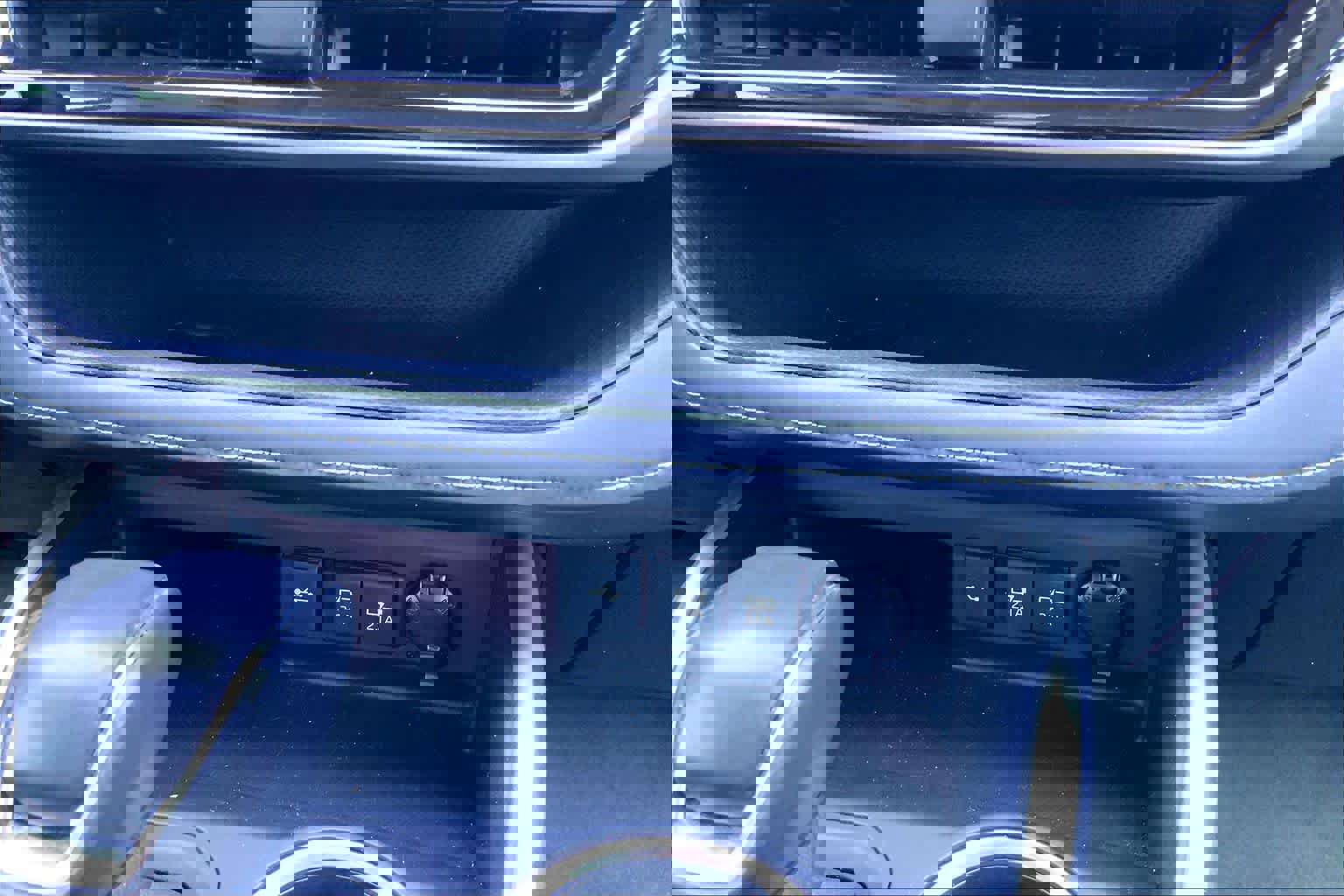 Used 2021 Toyota Highlander XLE AWD/4WD image 29