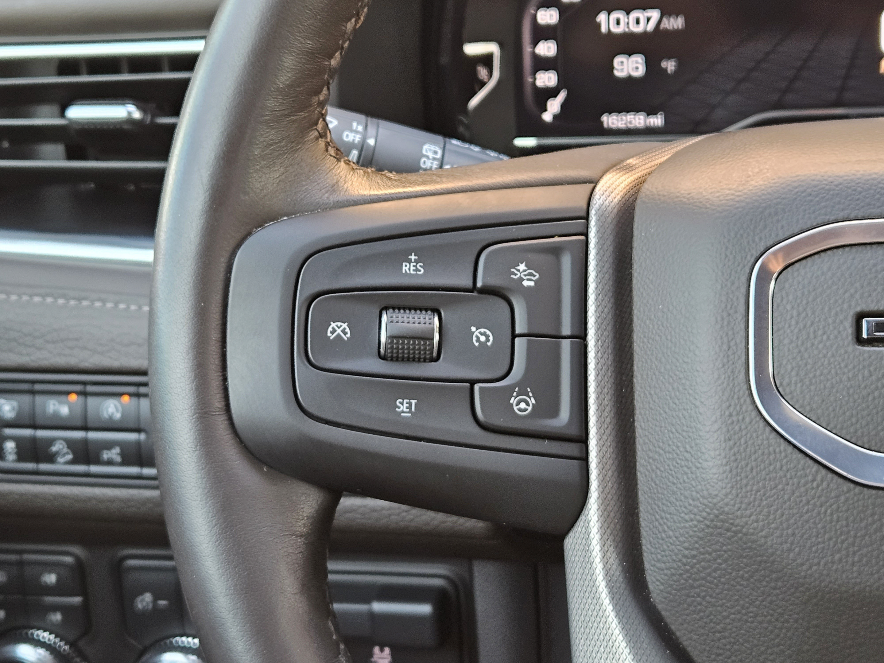 Used 2024 GMC Yukon Denali w/ Denali Reserve Package AWD/4WD image 24