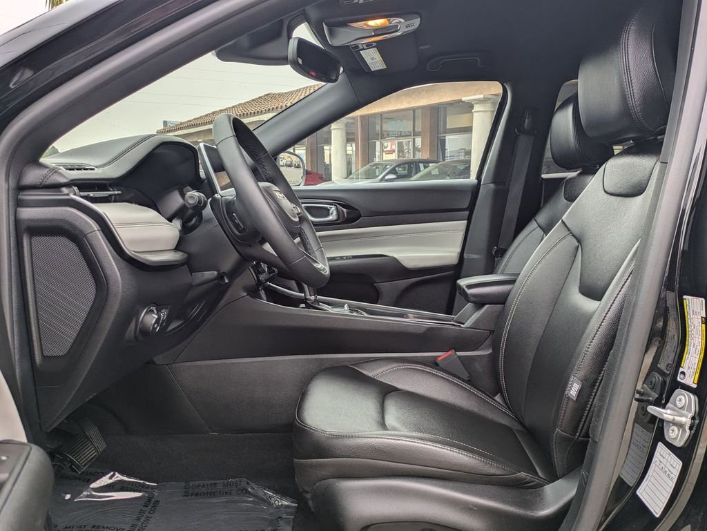 Used 2025 Jeep Compass Limited AWD/4WD image 18
