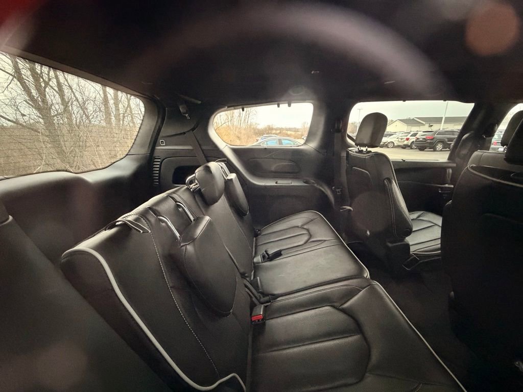 Used 2023 Chrysler Pacifica Limited w/ S Appearance Package image 6