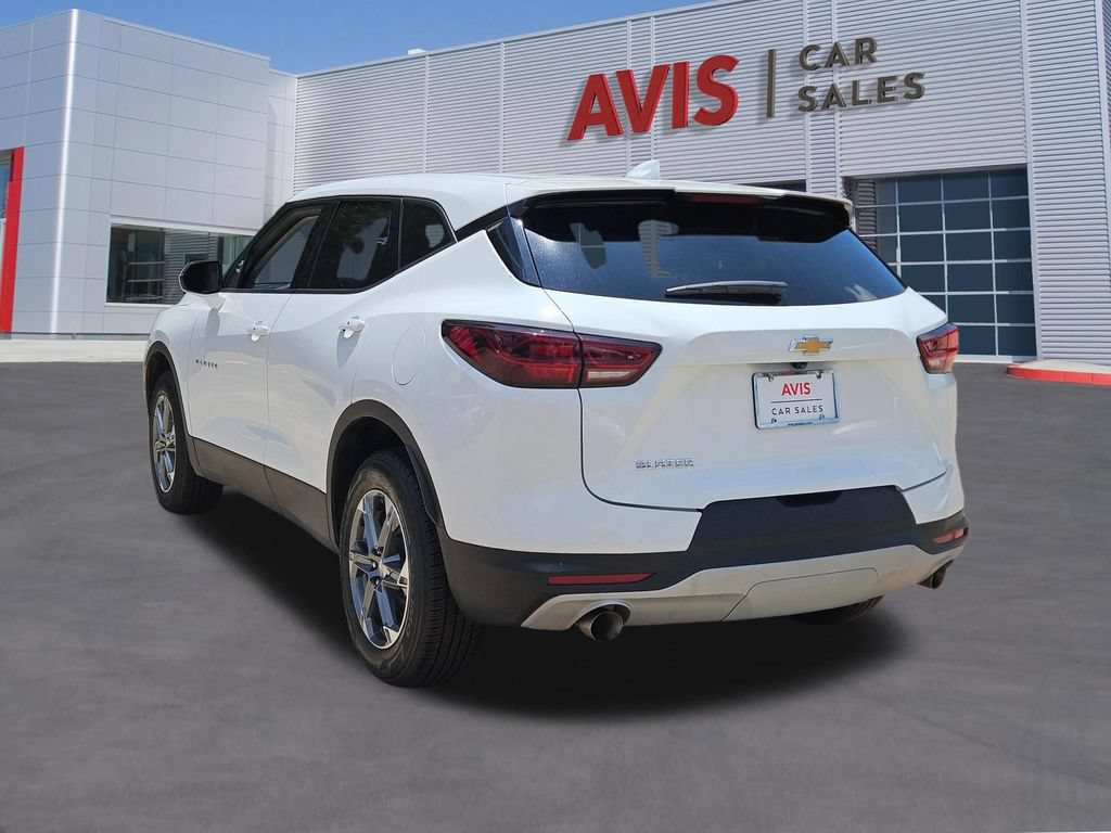 Used 2025 Chevrolet Blazer LT FWD image 3