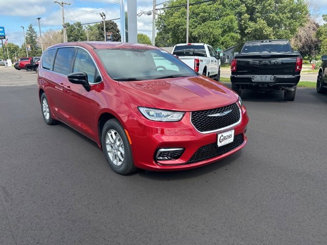 New 2026 Chrysler Pacifica Select image 2