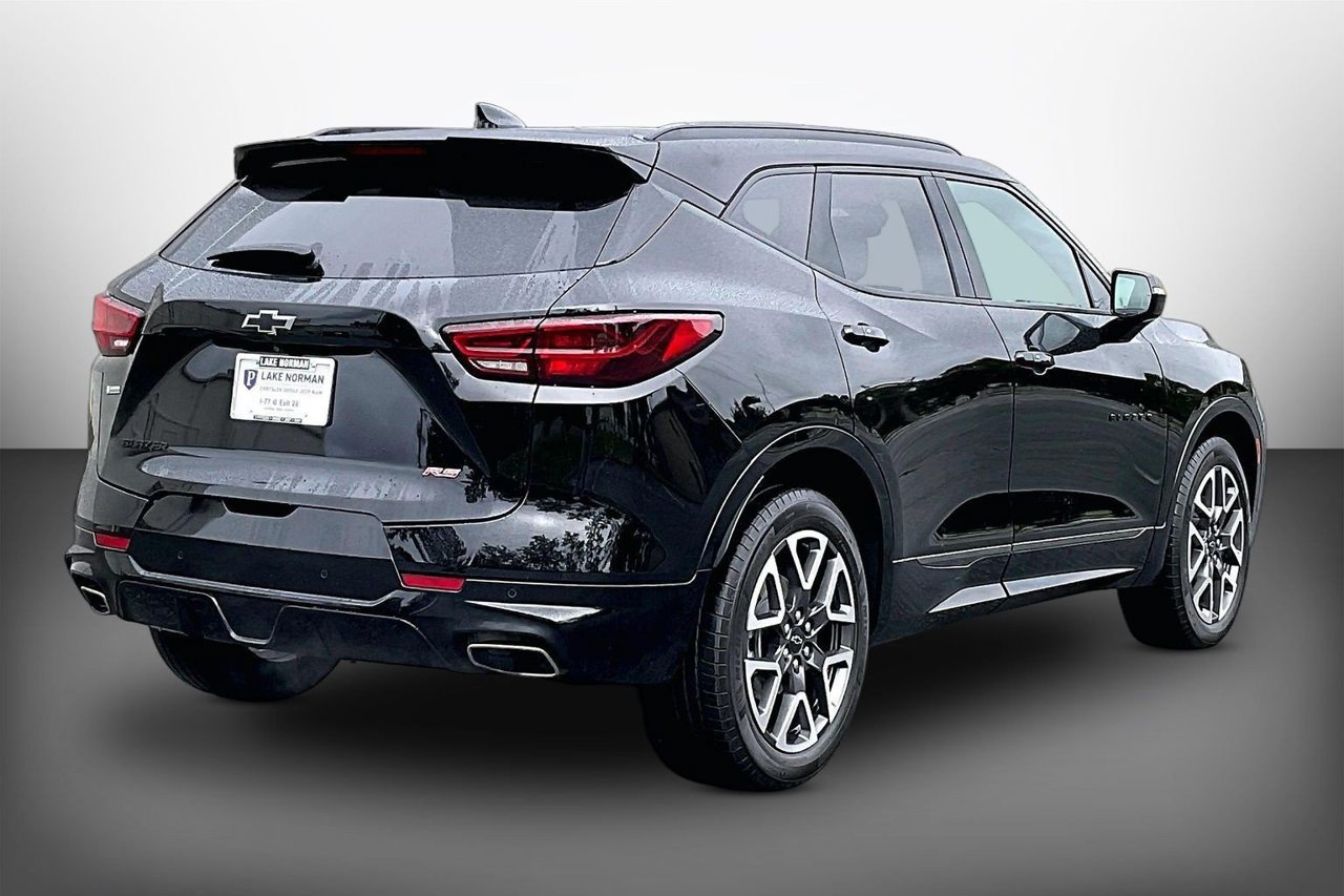 Used 2023 Chevrolet Blazer RS w/ Enhanced Convenience Package FWD image 8