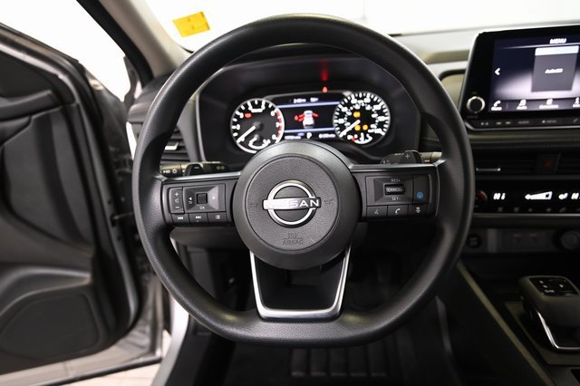 Used 2024 Nissan Rogue SV image 4