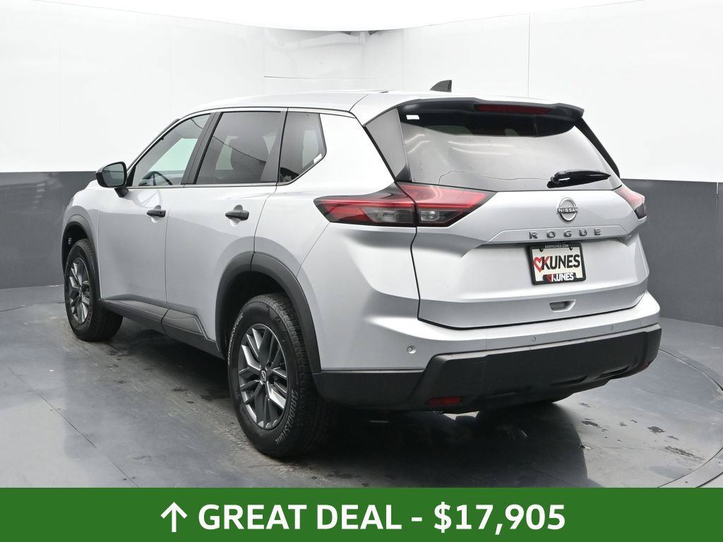 Used 2024 Nissan Rogue S FWD image 12