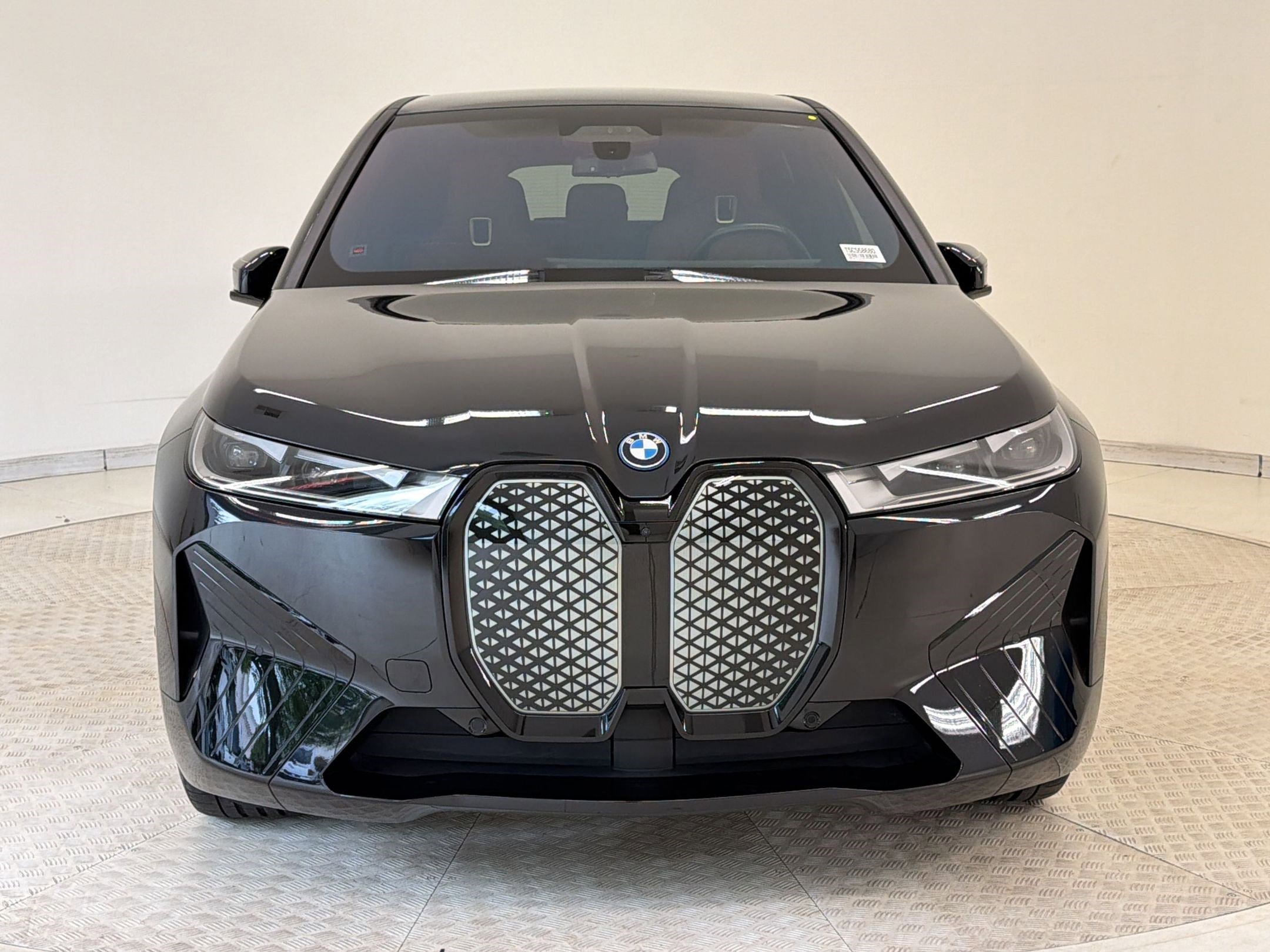 Used 2025 BMW iX xDrive50 w/ Premium Package image 6