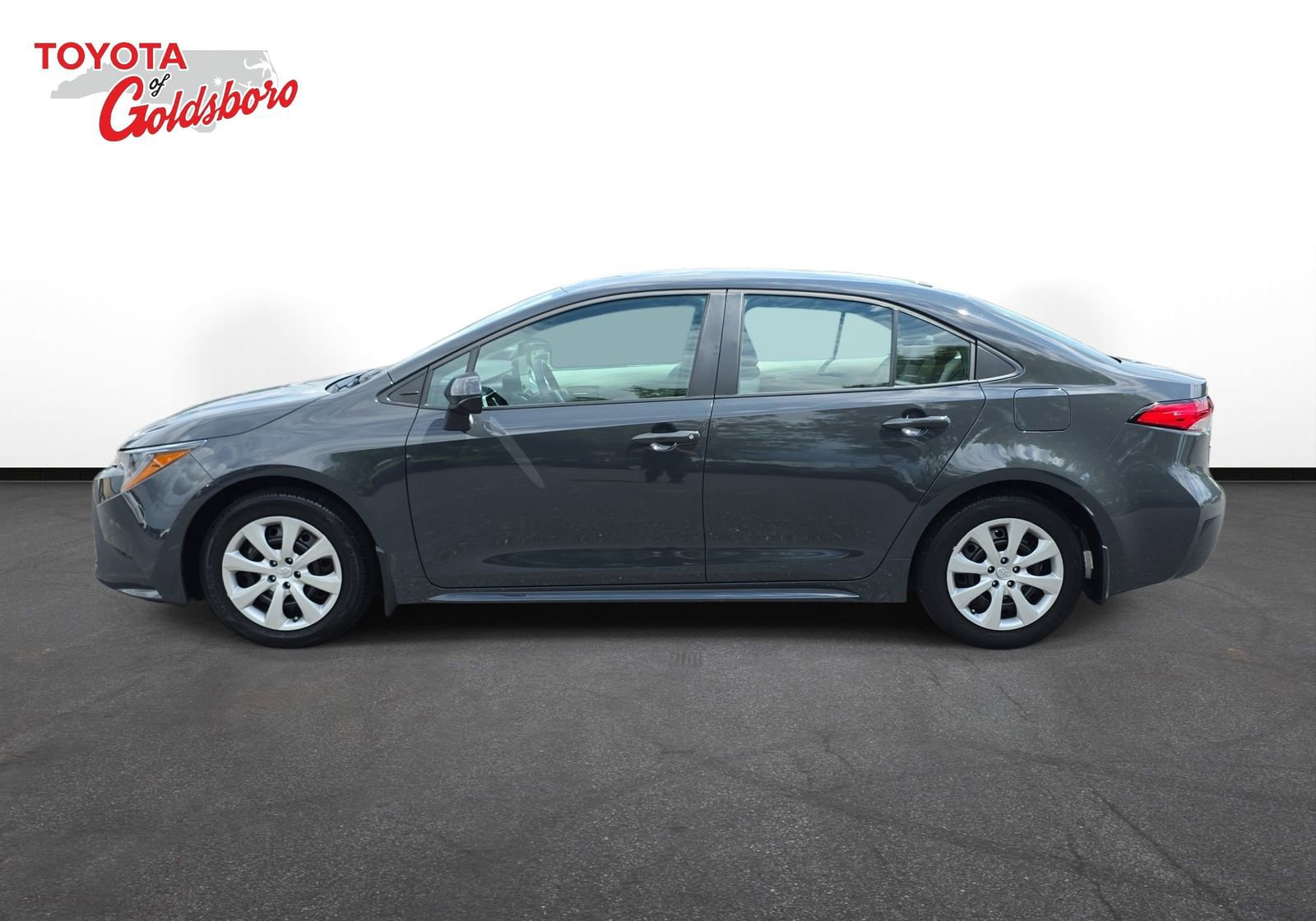 Used 2025 Toyota Corolla LE FWD image 8