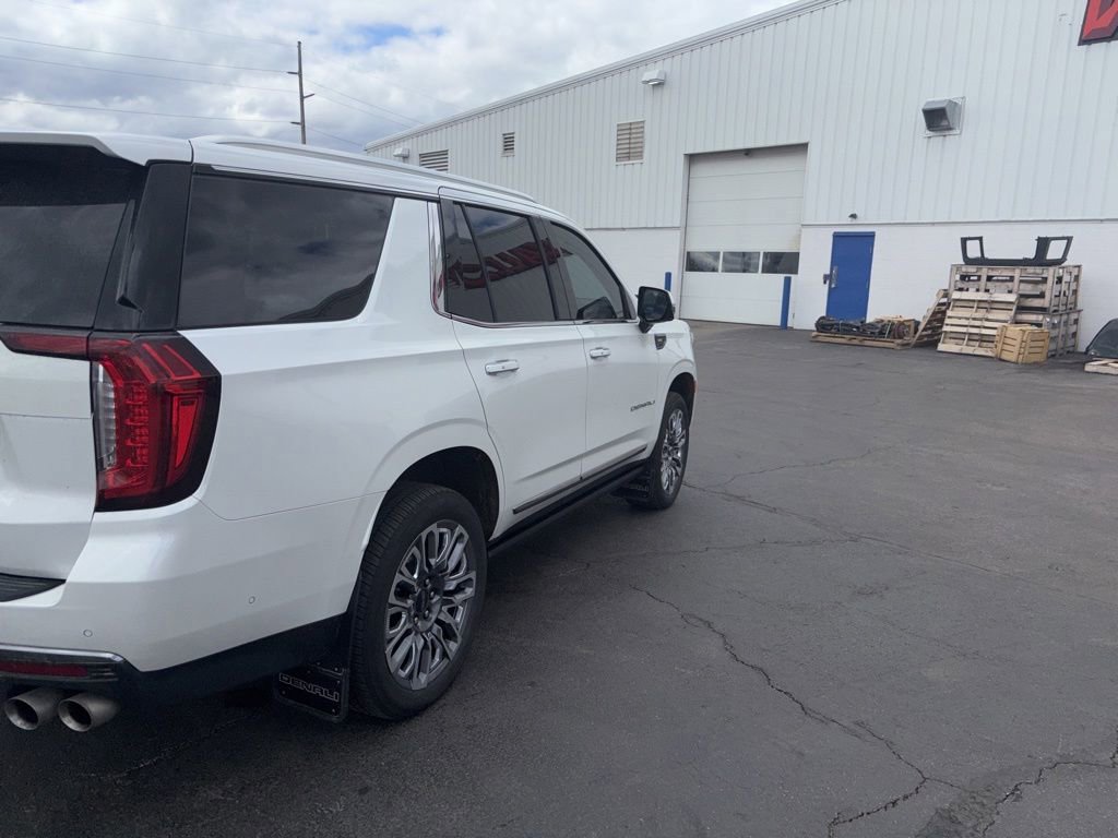 Used 2024 GMC Yukon Denali Ultimate AWD/4WD image 3