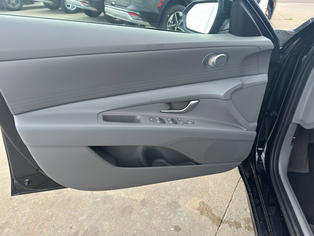 New 2026 Hyundai Elantra SE FWD image 10
