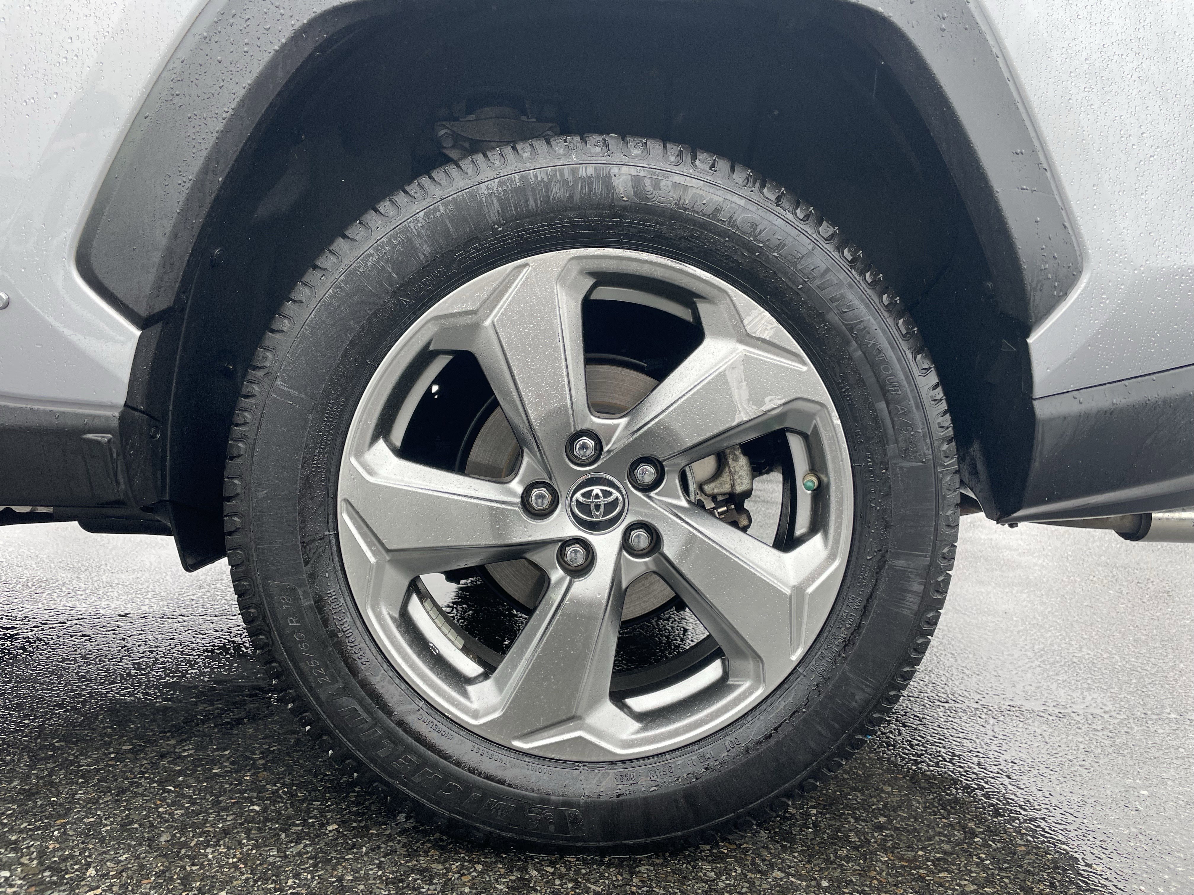 Used 2019 Toyota RAV4 Limited image 10