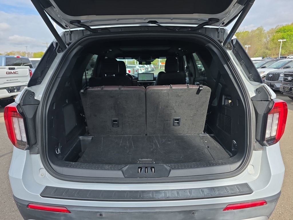 Used 2025 Ford Explorer Platinum w/ LUX Leather Package AWD/4WD image 16