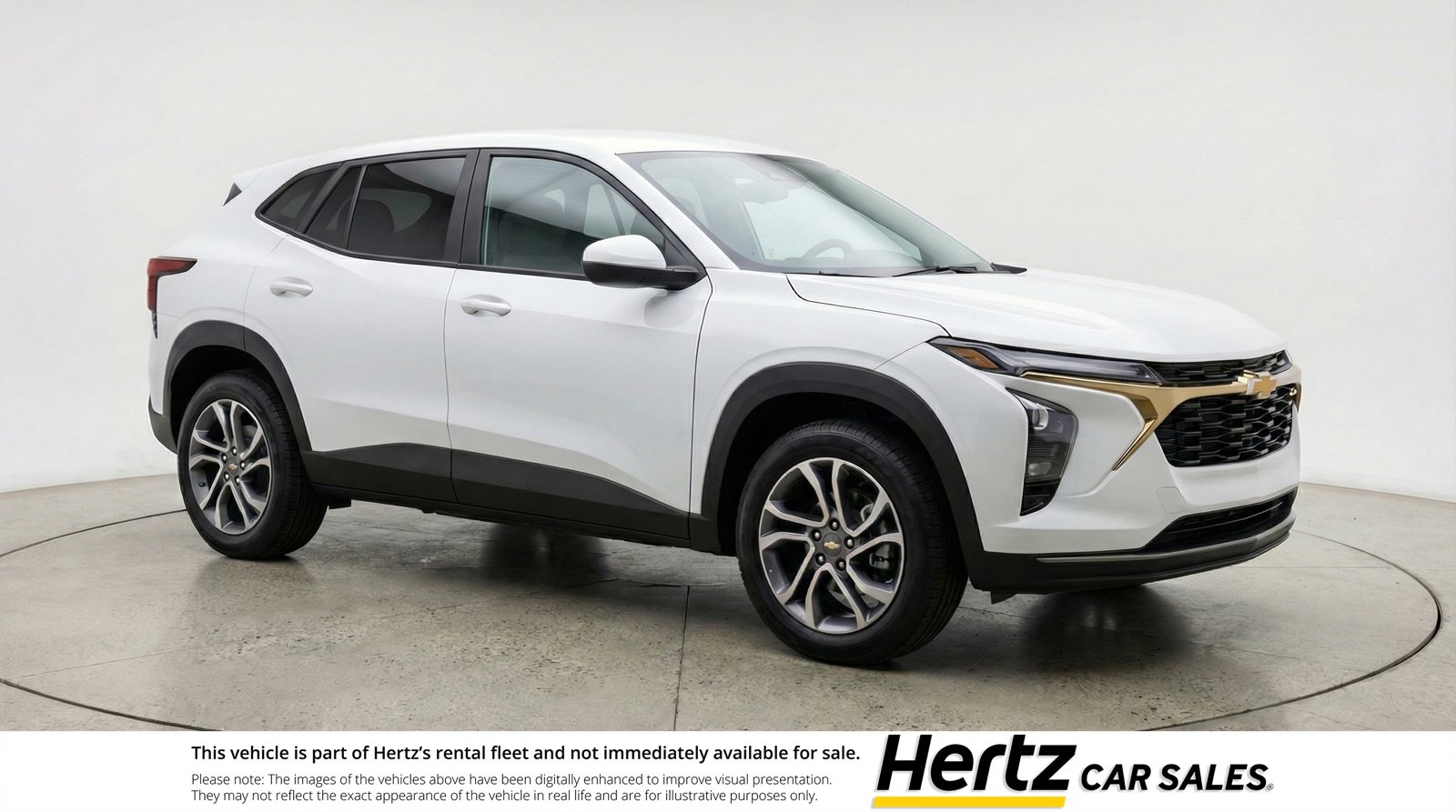 Used 2025 Chevrolet Trax LT FWD image 1