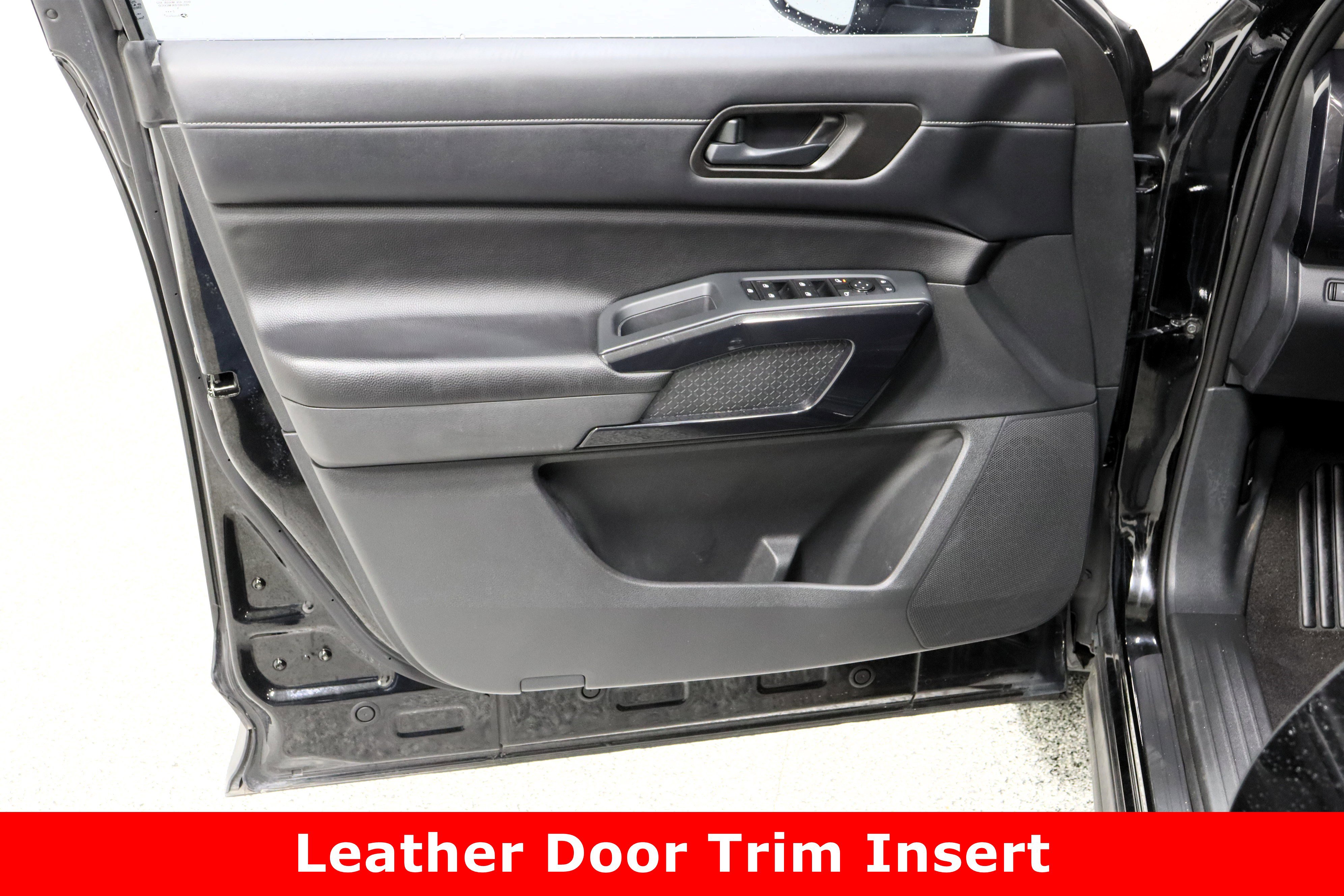 Used 2023 Nissan Pathfinder S image 12