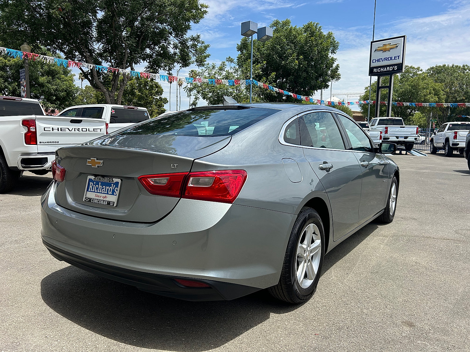 Used 2024 Chevrolet Malibu LT FWD image 3