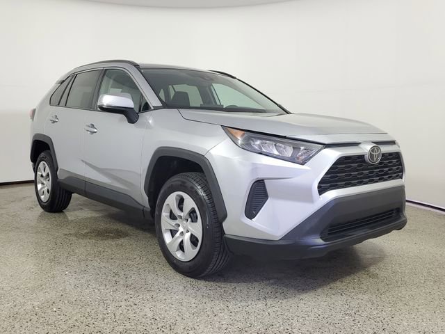 Used 2021 Toyota RAV4 LE image 4