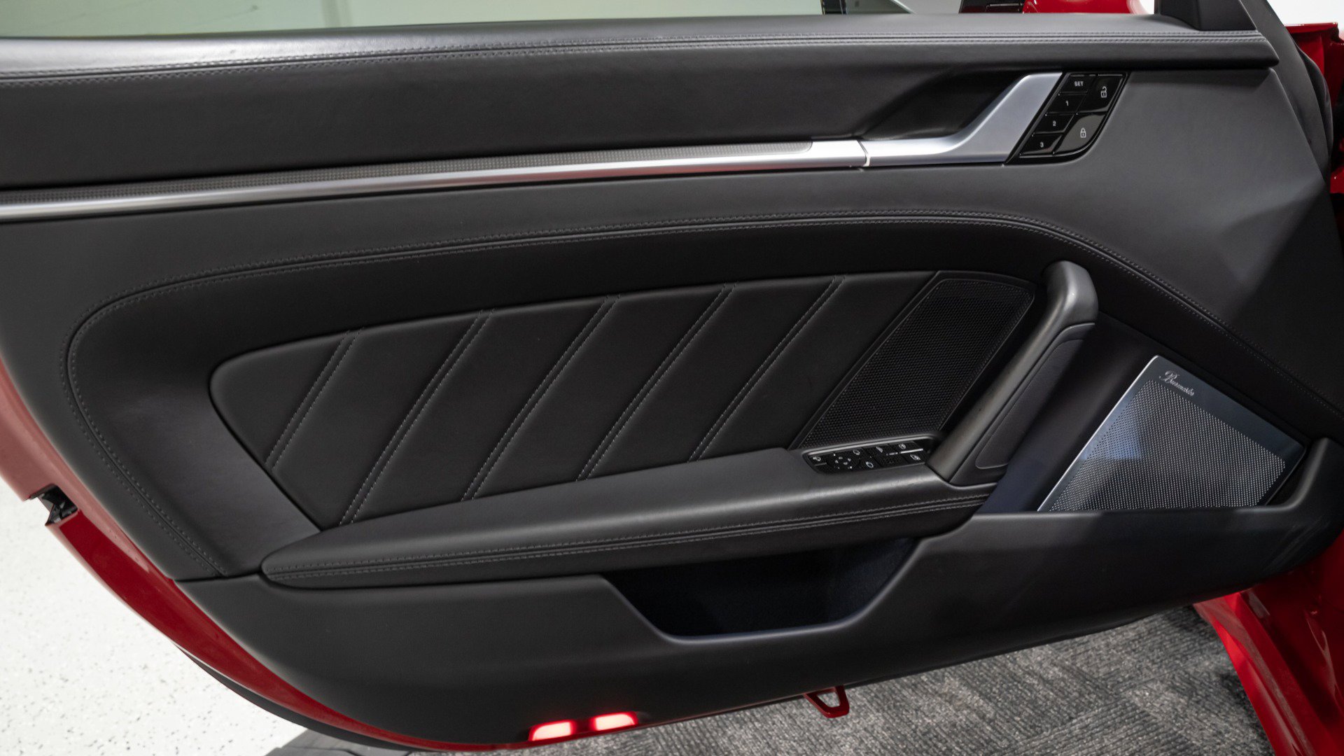 Used 2021 Porsche 911 Turbo S image 40