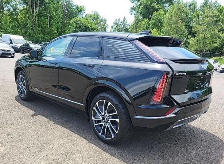 Used 2025 Cadillac Optiq Sport 1 AWD/4WD image 2