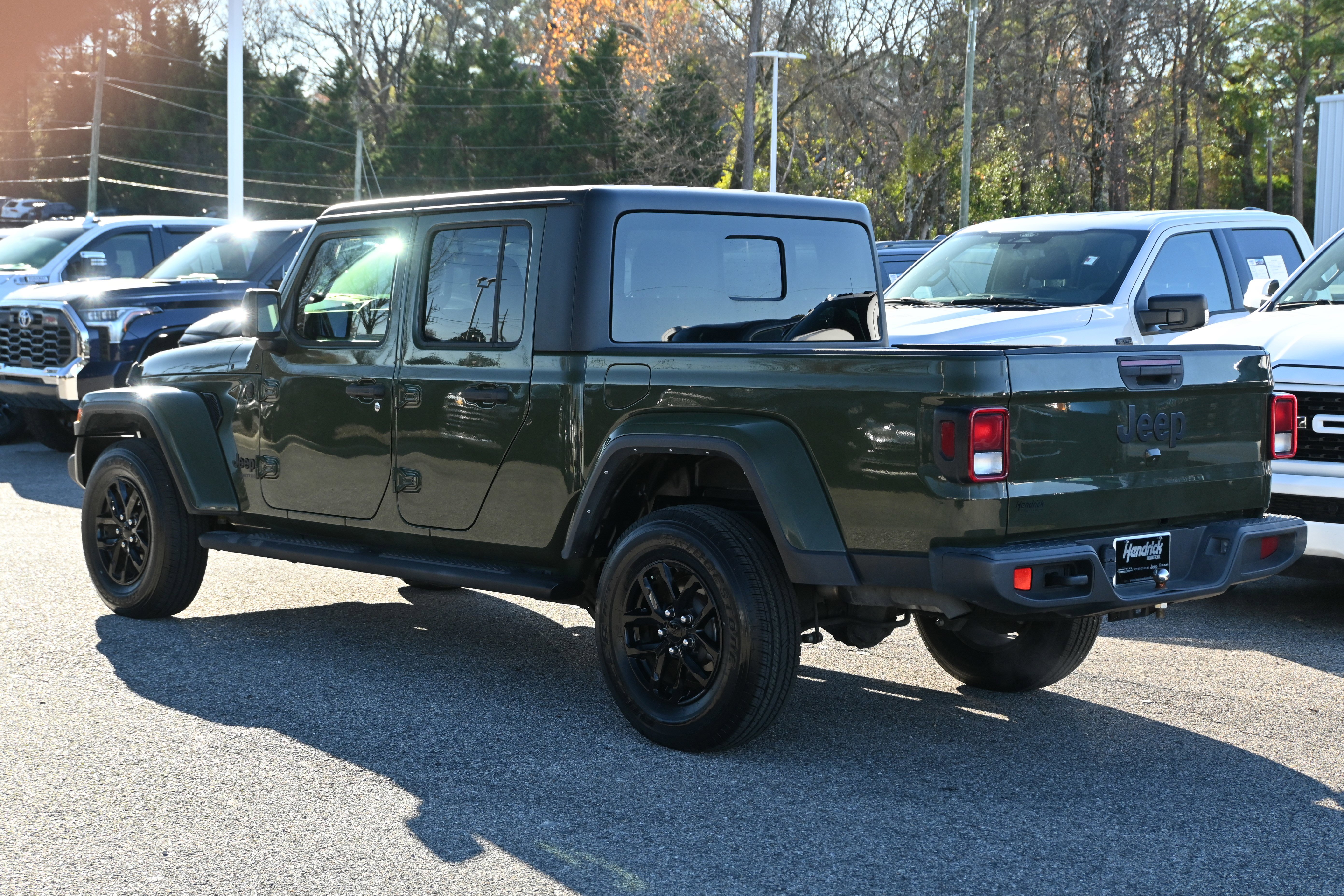 Used 2022 Jeep Gladiator Sport image 11