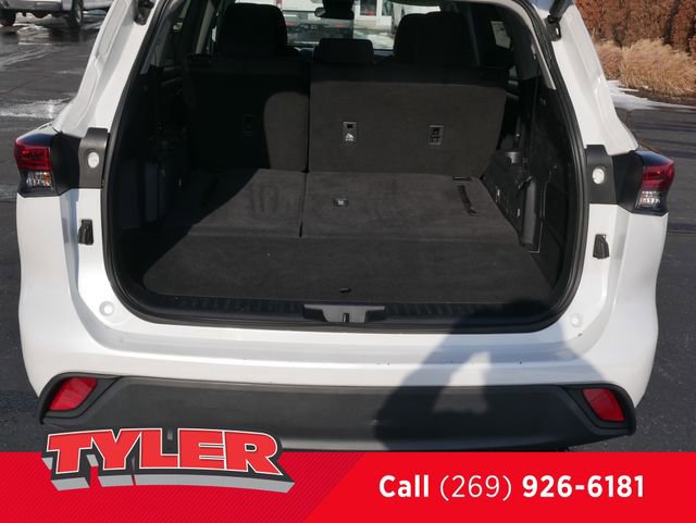 Used 2023 Toyota Highlander LE image 19