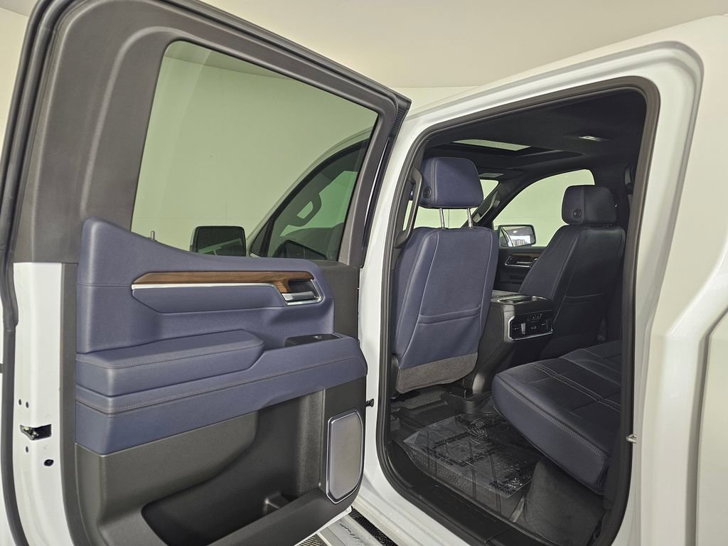Used 2025 Chevrolet Silverado 1500 High Country w/ Technology Package image 19