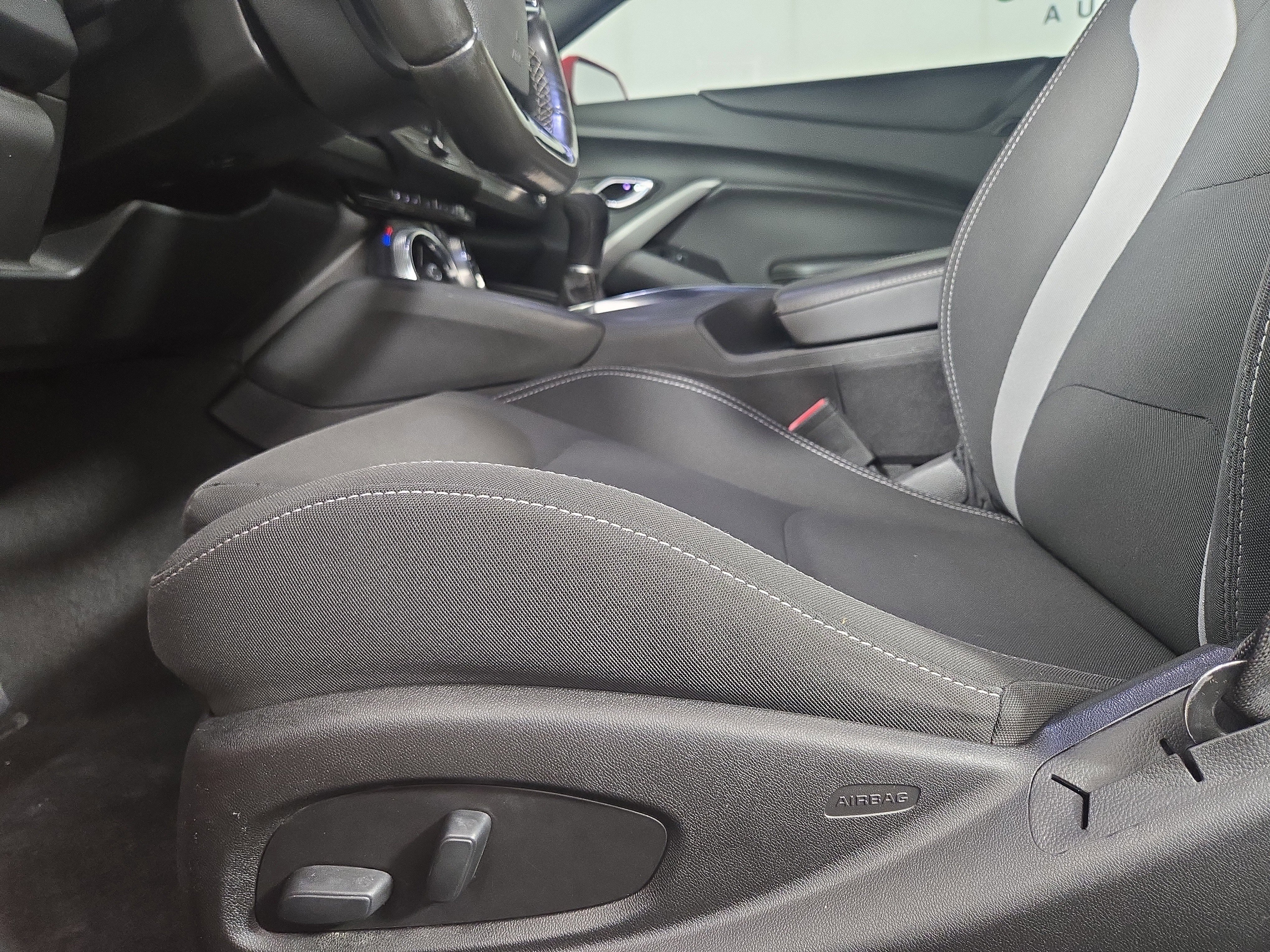 Used 2019 Chevrolet Camaro LT image 28